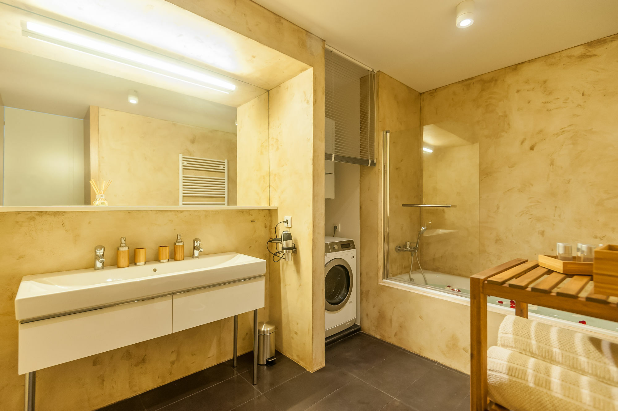 Designer Apartment *